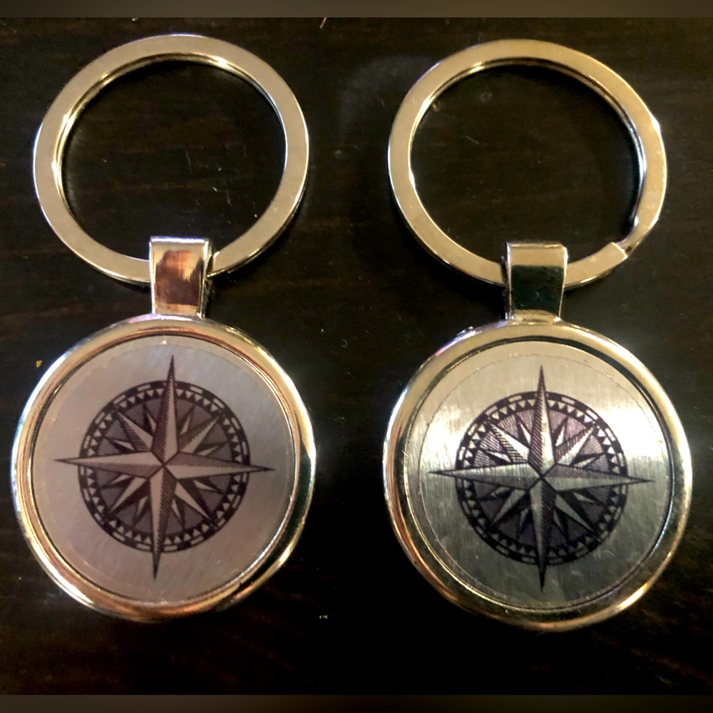 2 MATCHING COMPASS’ KEYCHAINS